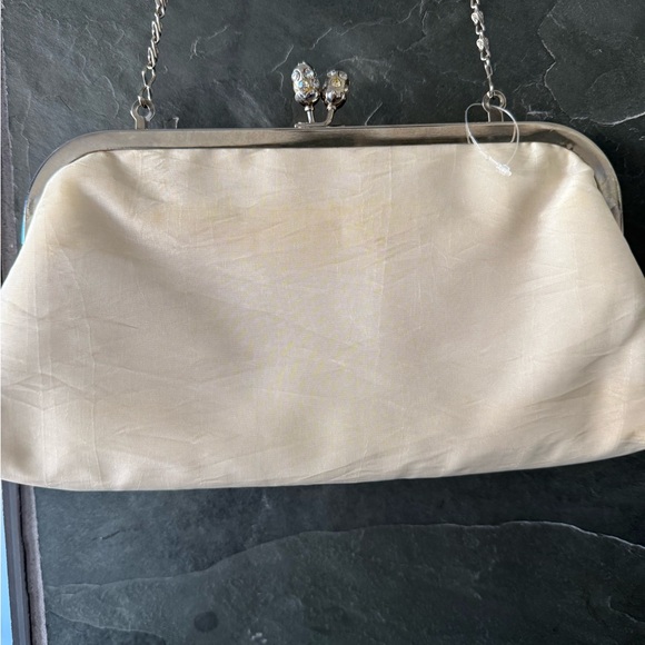 💰3 items for $12!-Elegant Cream Lace Clutch - Picture 10 of 12